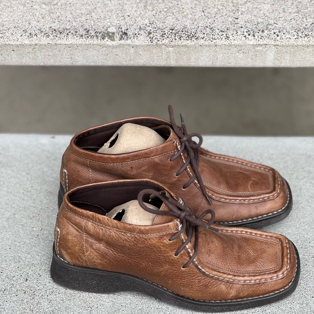 Vintage Brown Leather Lace-Up Shoes